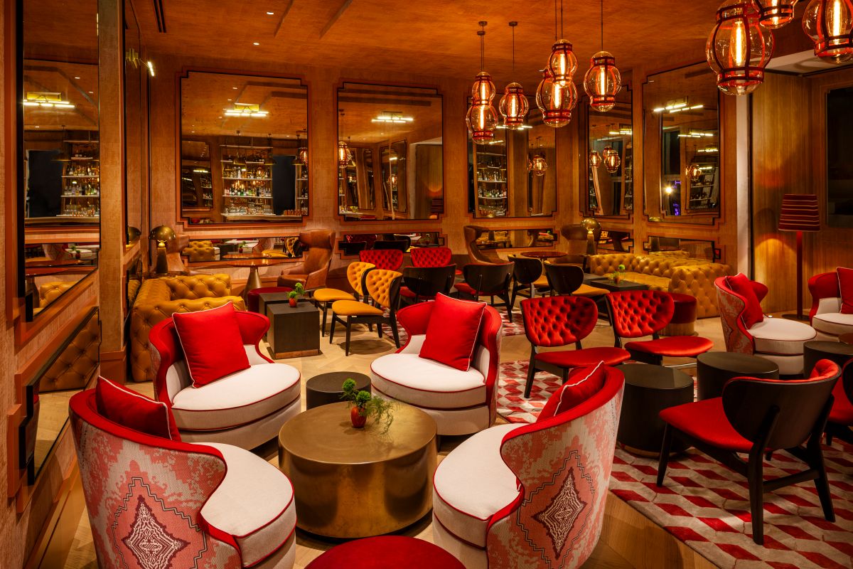 alfreds-bar-1.jpg
